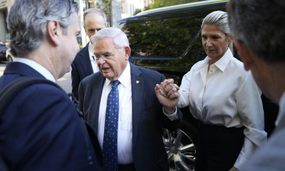 Πληροφοριοδότης στην έρευνα για δωροδοκία του Μενέντεζ έκανε κρυφές ηχογραφήσεις